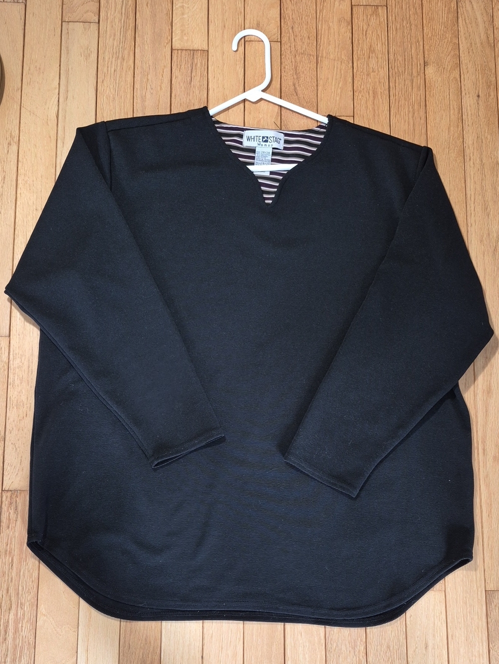 Women's Size 18/20 White Stag Black V-Notch Pullover Sweater